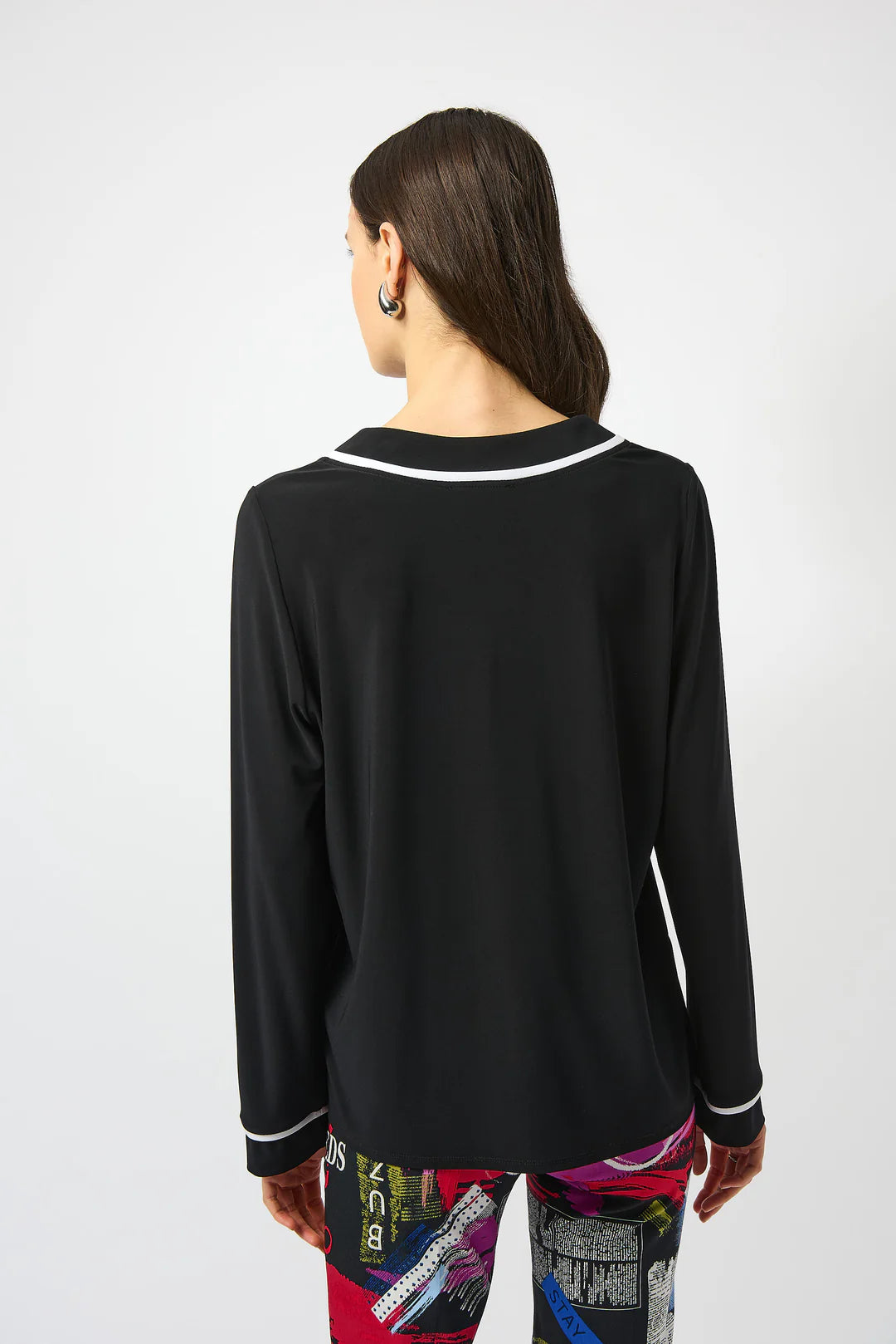 JOSEPH RIBKOFF Black/Vanilla Silky Knit Straight Top With Contrast Detail